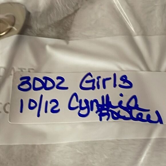 Girl’s 10/12 Cynthia Rowley reversible fuzzy soft white vest w/pink plaid lining - Picture 10 of 10